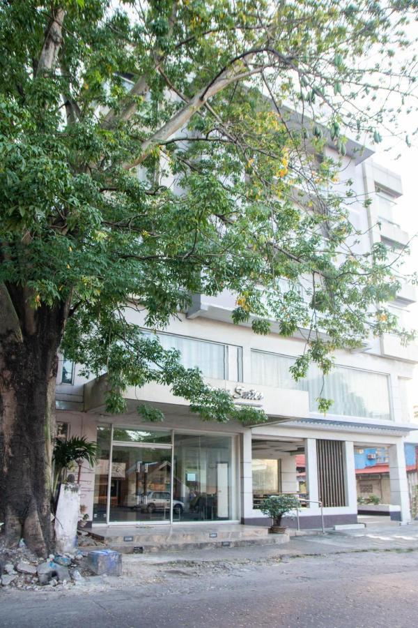 Negrense Suites Bacolod Eksteriør bilde